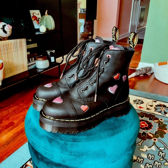 Dr. Martens Sinclair Hearts Platform Boot - Size US women’s 8 - Picture 5 of 5
